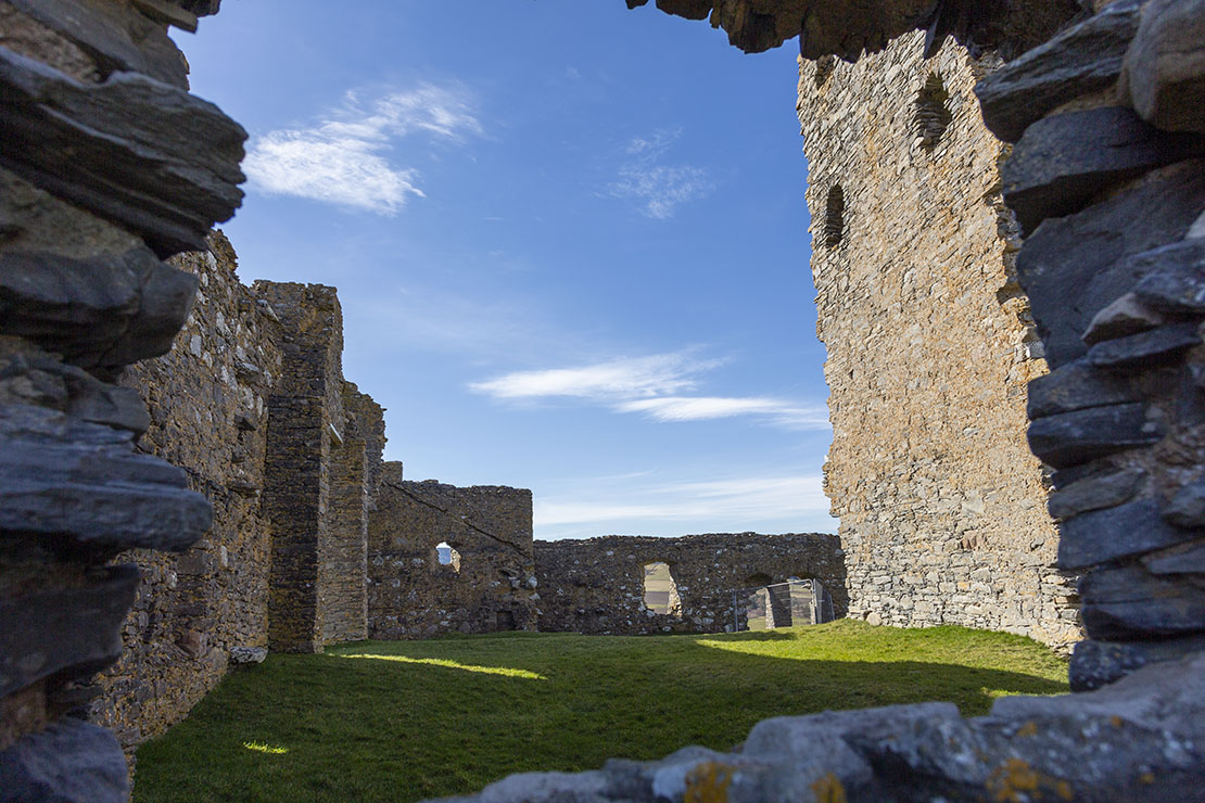 Looking in to the courtyard.
