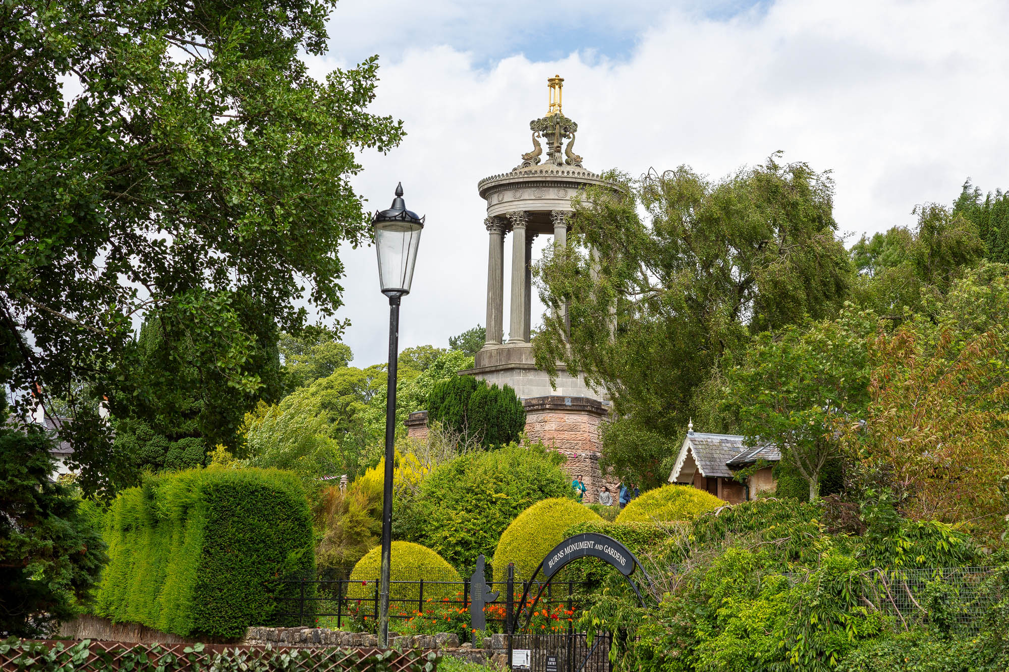 Burns Monument and Burns Memorial Gardens in Alloway