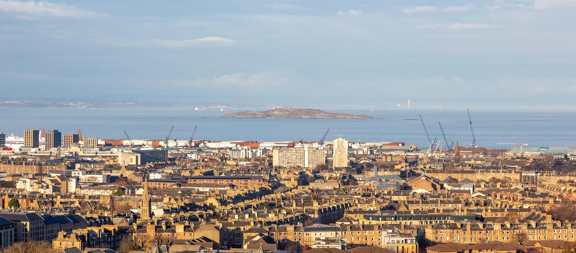 Calton Hill, Edinburgh – Monuments, Views & Visitor Guide
