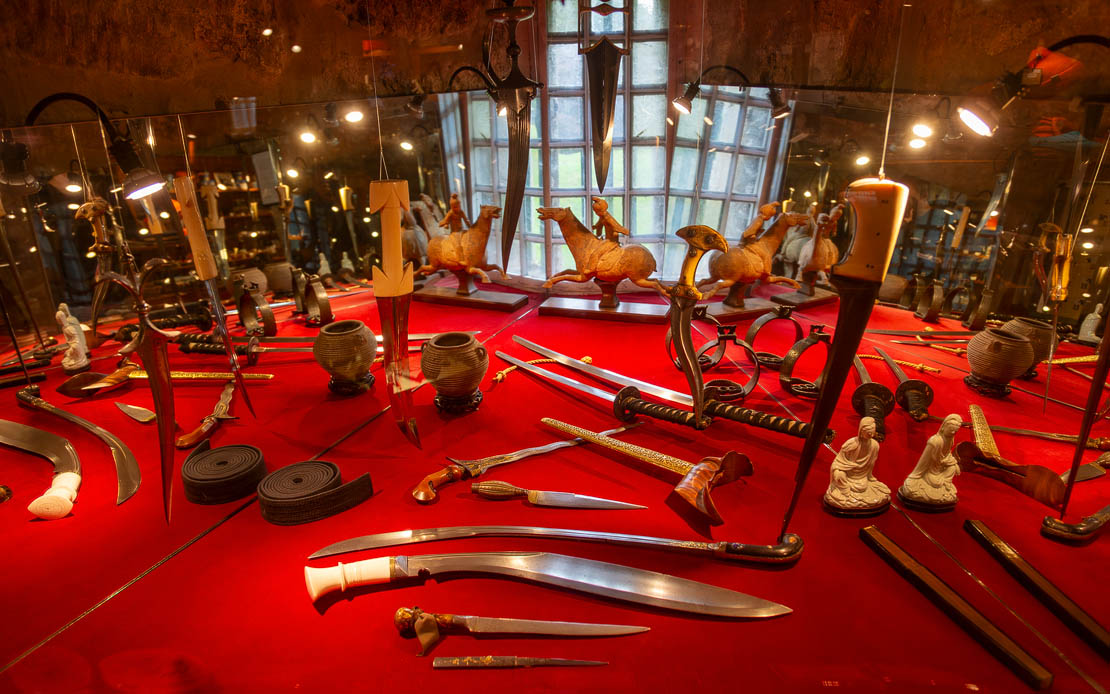 Daggers, swords and knives.