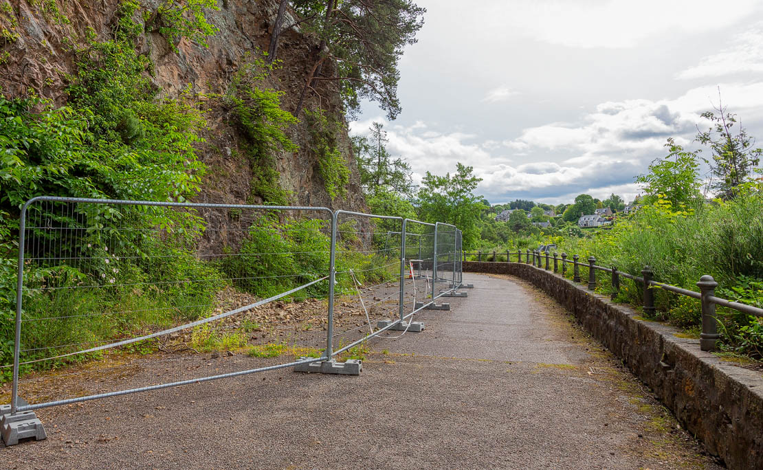 Cliff side with recently fallen rocks.