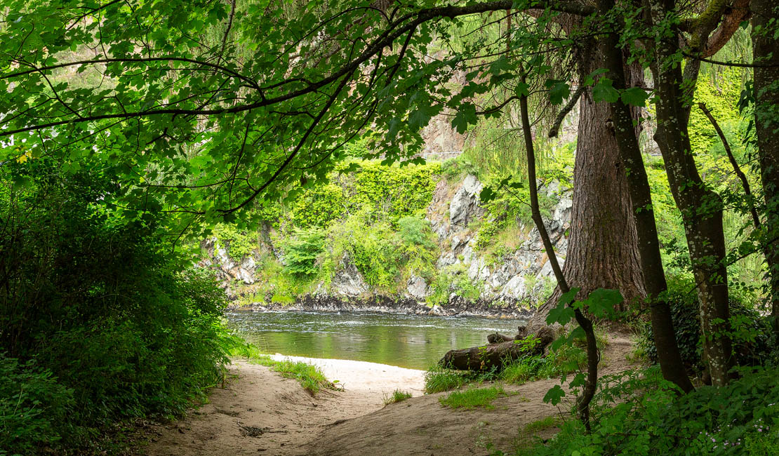 Walking to the beach below the bridge.