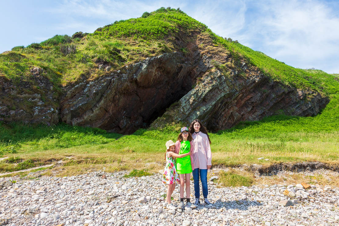 Thornton's posing at Cullen Cave.