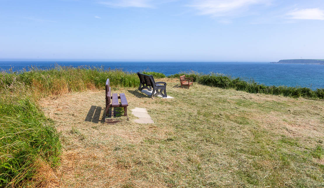 Cullen Bay viewpoint benches.