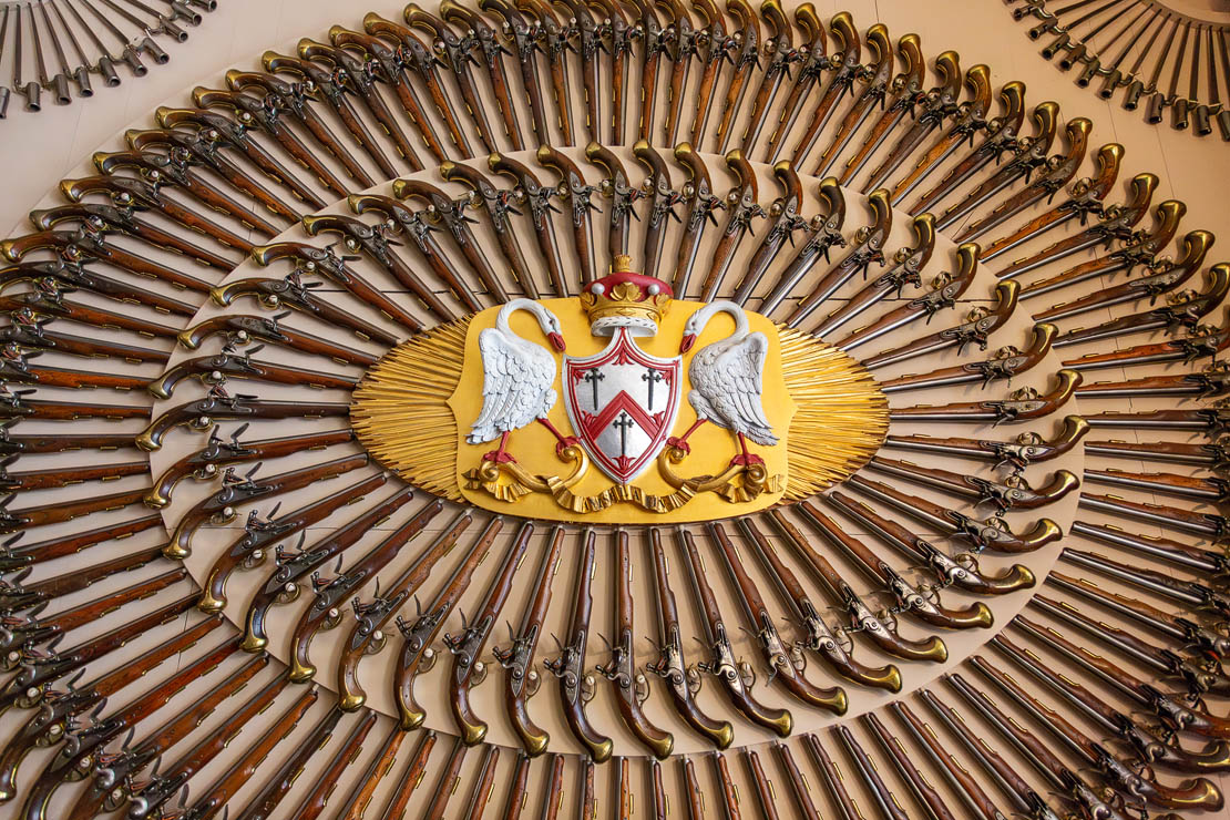 Flintlock family crest.