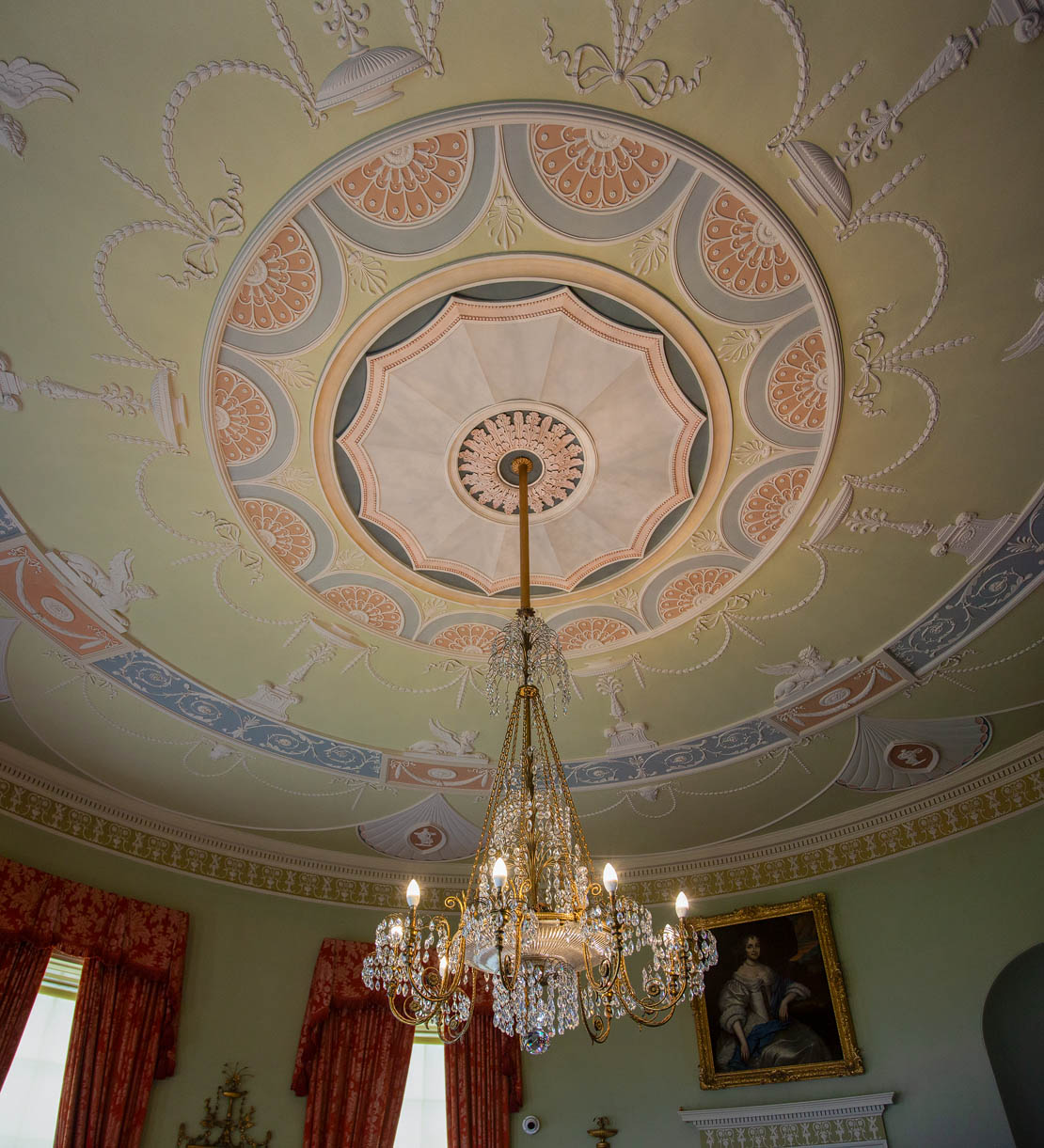Drawing room ceiling and chandelier.