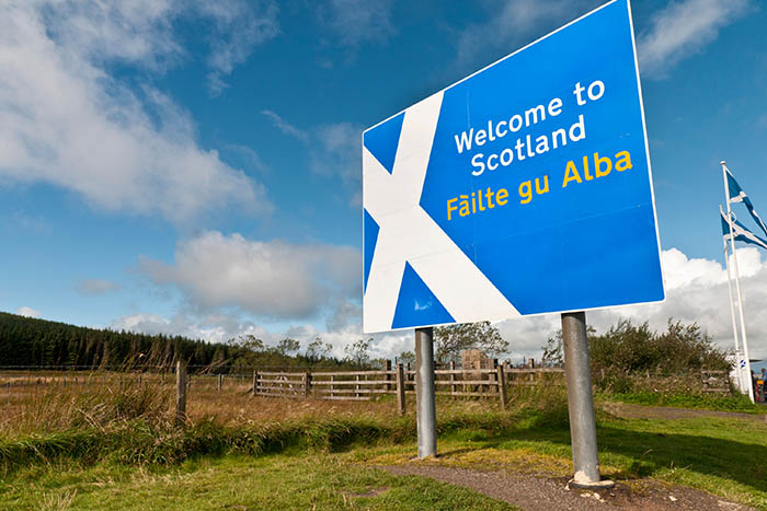 How to drive in Scotland, a short guide on driving in Scotland