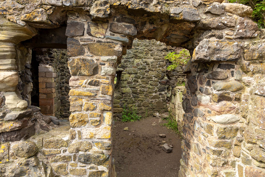 Dunure internal structure.
