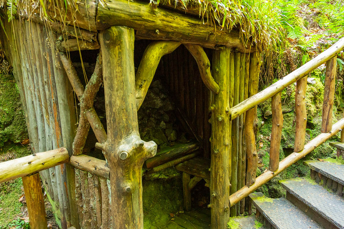 Hidey hole