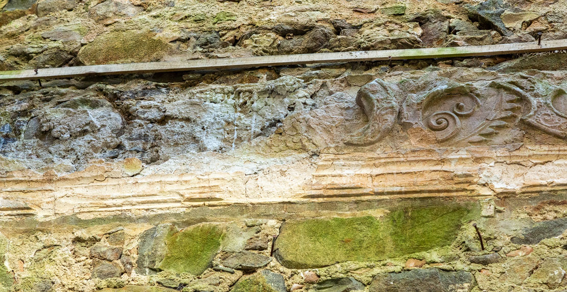 Crumbling plaster
