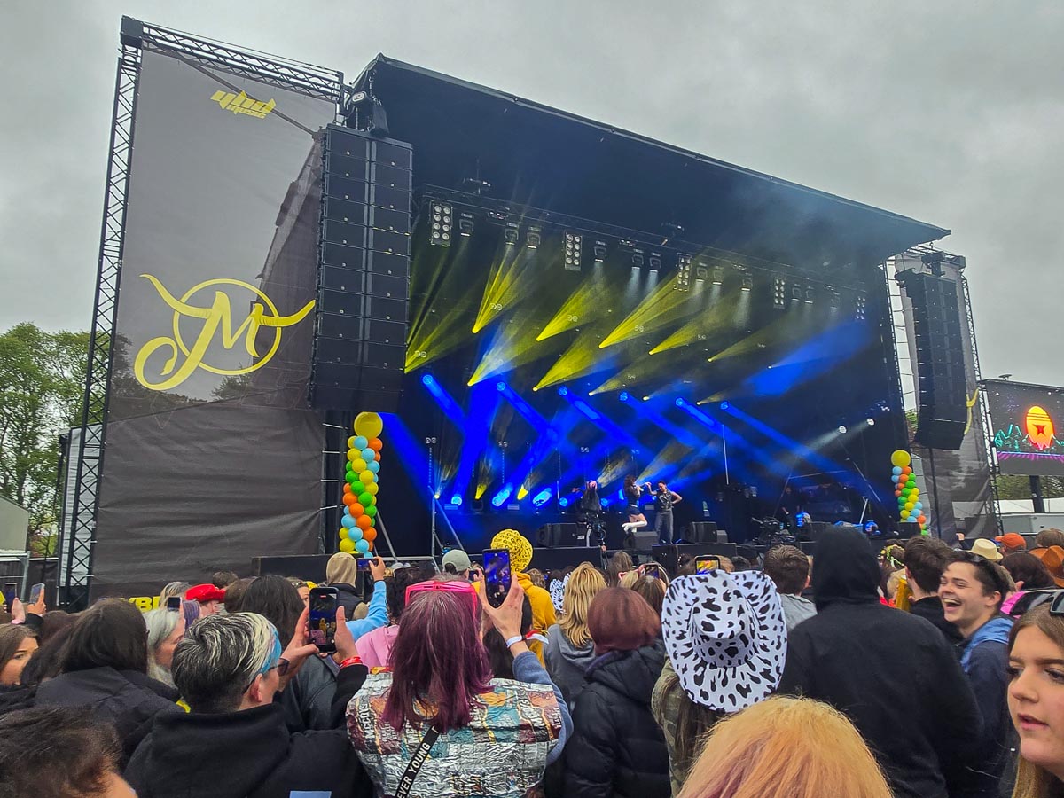 Alice Deejay performing on the MacMoray main stage with blue and yellow lighting