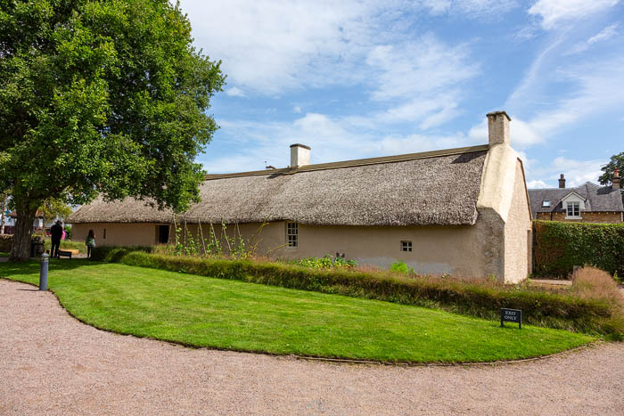 Robert Burns' Birthplace: Burns Cottage in Alloway