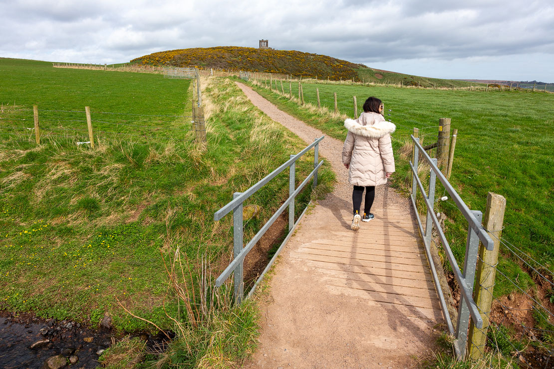 The path to Stonehaven War Memoria.