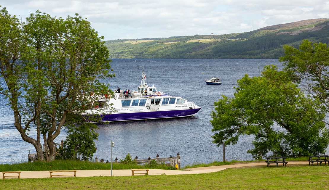 Jacobite Cruise leaving the castle dock.